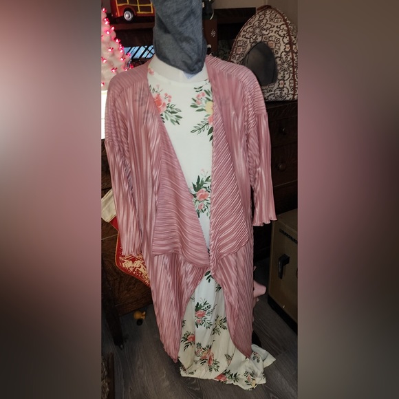 Beautiful LuLaRoe Maria Maxi Dress, XL, cream with pink floral NWT - Picture 3 of 4